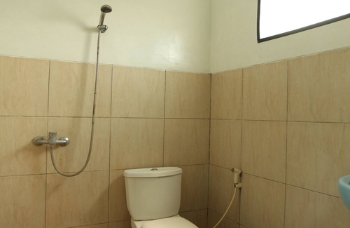 West Cirebon House | OYO 588 Richmond Guest House