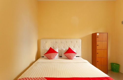 West Cirebon House | OYO 588 Richmond Guest House