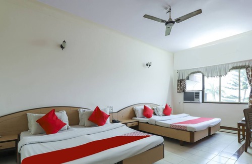 Pardi Hotel | OYO 62100 Hotel Hill Top