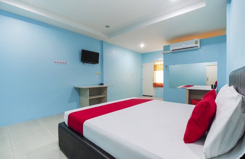 Bang Pla Soi Hotel | OYO 622 Sixsense Hotel