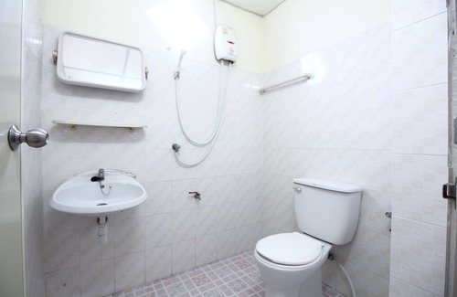 Rangsit Hotel | OYO 689 Baan Yuyuen