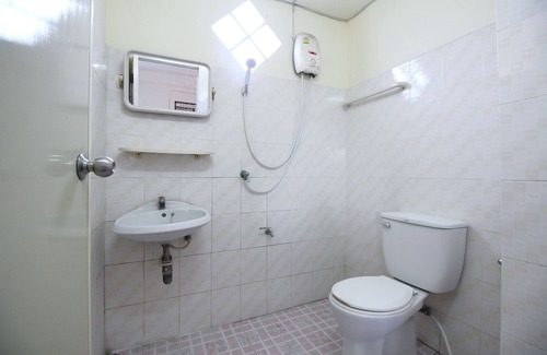 Rangsit Hotel | OYO 689 Baan Yuyuen