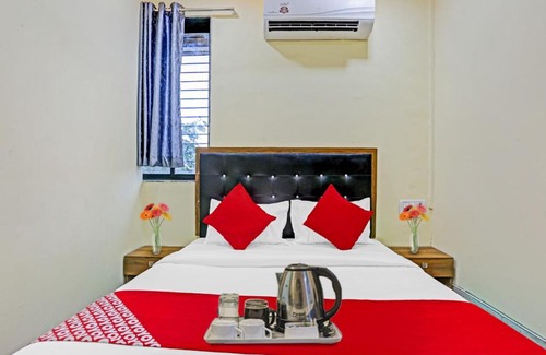 Malad East Hotel | OYO 70191 Hotel Crown