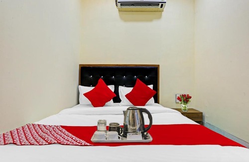 Malad East Hotel | OYO 70191 Hotel Crown