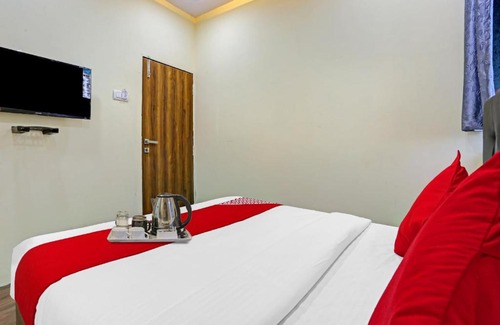 Malad East Hotel | OYO 70191 Hotel Crown