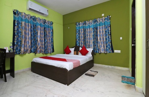 Bhowanipore Hotel | OYO 7111 Fanindra Guest House