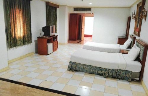 Bang Rak Phatthana Hotel | OYO 75466 -13 Coins Bang Yai Hotel
