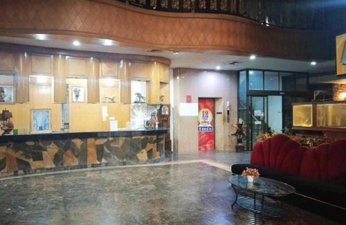 Bang Rak Phatthana Hotel | OYO 75466 -13 Coins Bang Yai Hotel