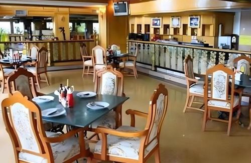 Bang Rak Phatthana Hotel | OYO 75466 -13 Coins Bang Yai Hotel