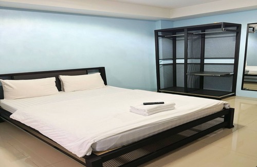 Suphan Buri Hotel | OYO 75506 Ratchapruek Apartment Suphanburi
