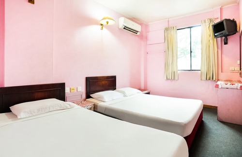 Kampung Air Hotel | OYO 89625 Bilton Inn
