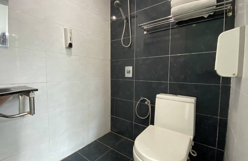 Ayer Hitam Hotel | OYO 89752 7 Days Express Hotel