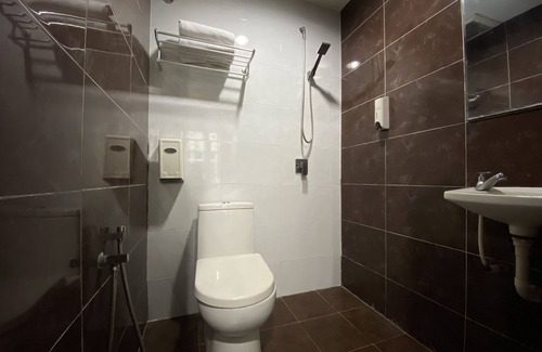 Ayer Hitam Hotel | OYO 89752 7 Days Express Hotel