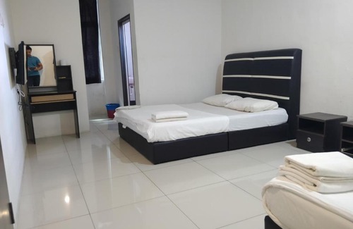 Bota Hotel | OYO 89792 Hamriz Hotel