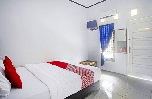 Kalianda Hotel | OYO 90229 Fidel Caestro Homestay
