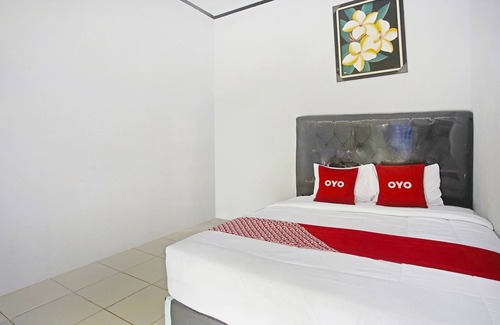 Kalianda Hotel | OYO 90229 Fidel Caestro Homestay
