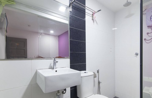 Pelabuhan Klang Hotel | OYO 90296 Red Orange Hotel Port Klang