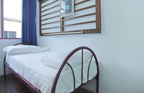 Kampung Lintang House | OYO 90571 Red Door Homestay