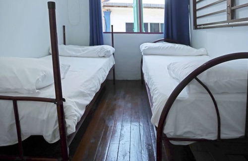 Kampung Lintang House | OYO 90571 Red Door Homestay