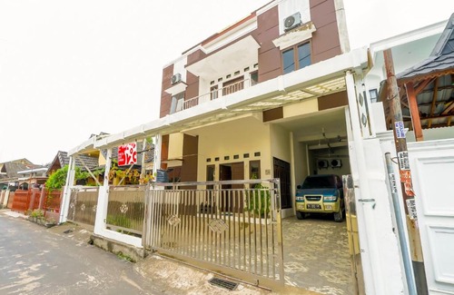 Palembang Hotel | OYO 90595 Ferezsa Kost Syariah
