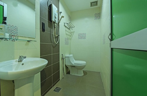 Sitiawan Hotel | Oyo 90644 M Three Hotel