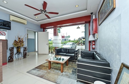 Sitiawan Hotel | Oyo 90644 M Three Hotel