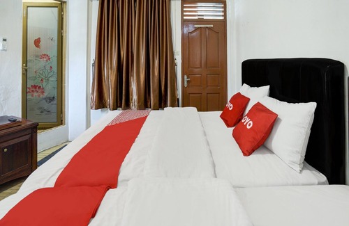 Balige Hotel | OYO 90645 Karisma Residence