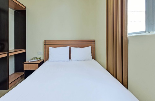Pekanbaru Hotel | OYO 90674 Wisma Syukran Syariah
