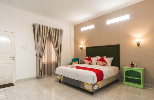 Medan Hotel | OYO 90741 Grand Shaqilla
