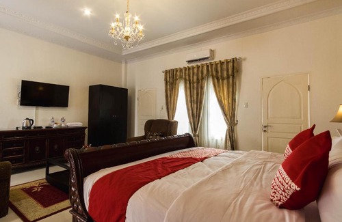 Medan Hotel | OYO 90741 Grand Shaqilla