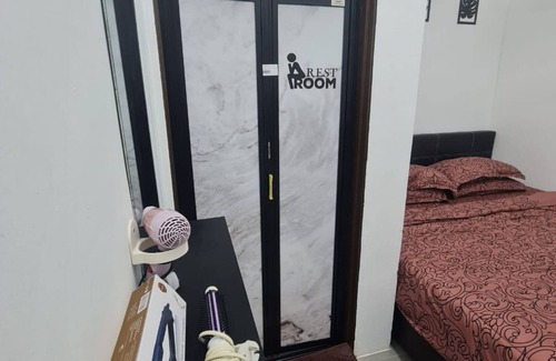 Kampung Berjaya Hotel | OYO 90866 Rakyat Inn