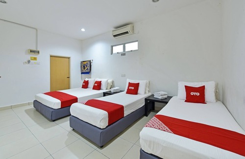 Bukit Hantu Hotel | OYO 90879 Eleven Inn