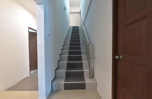 Rawang Hotel | OYO 90889 Narasindo Cottage