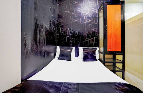 Gubeng Hotel | OYO 91126 Kertajaya Residence Surabaya