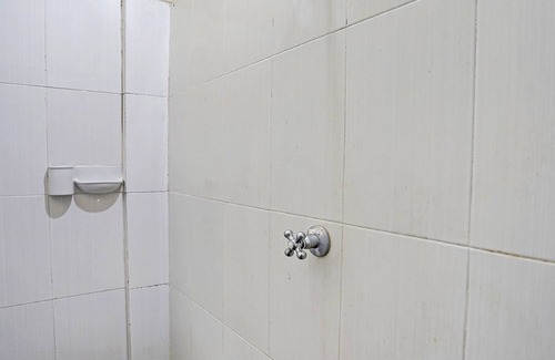Prigen Hotel | OYO 91572 Kost Esklusif Barokah