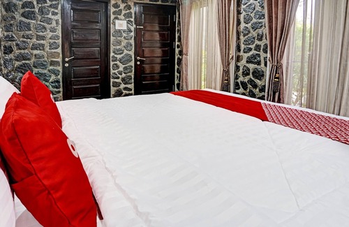 Prigen Hotel | OYO 91679 Juanda Homestay Syariah