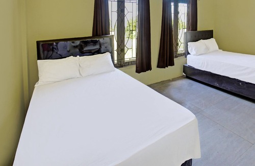 Gerung Hotel | OYO 91739 Ayu Bypass MansionNearBundaran Gerung