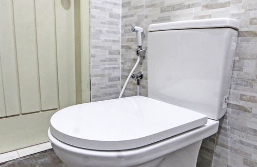 Gerung Hotel | OYO 91739 Ayu Bypass MansionNearBundaran Gerung