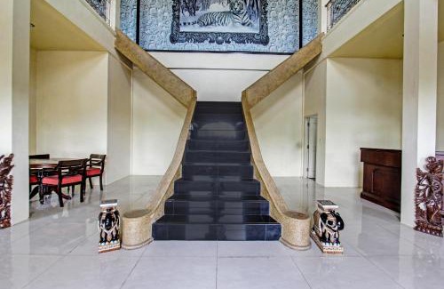 Gerung Hotel | OYO 91739 Ayu Bypass MansionNearBundaran Gerung