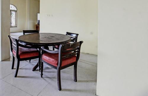 Gerung Hotel | OYO 91739 Ayu Bypass MansionNearBundaran Gerung