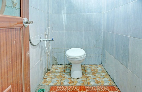 West Pesisir Hotel | OYO 92205 C-house