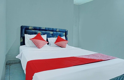 West Pesisir Hotel | OYO 92205 C-house