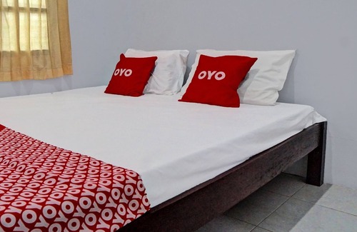 Medan Hotel | OYO 92429 Vania Guest HouseNearRSUP H Adam Malik