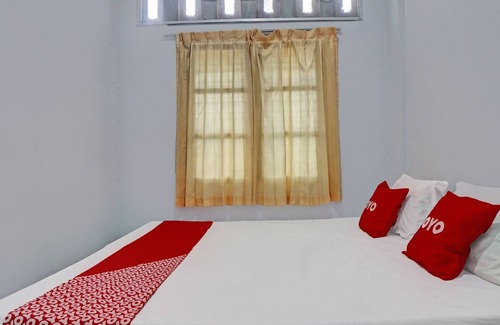 Medan Hotel | OYO 92429 Vania Guest HouseNearRSUP H Adam Malik