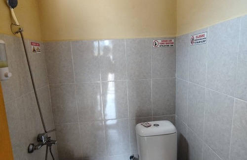 Jambi Hotel | OYO 92561 Excellent Kost
