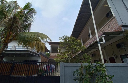 Pekanbaru Hotel | OYO 92562 Dewata Homestay