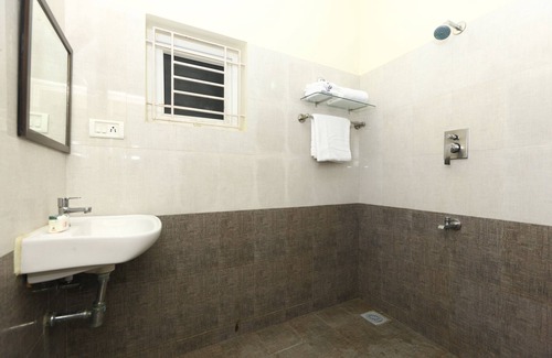 Sholinganallur Hotel | OYO 9260 Olive Castles Inn