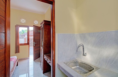 Perean Tengah Hotel | OYO 92952 Nirmala Guest House