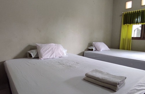 Enrekang Hotel | OYO 93051 Wisma Syariah Buloe Near Lapangan Abubakar Lambogo Batili Enrekang