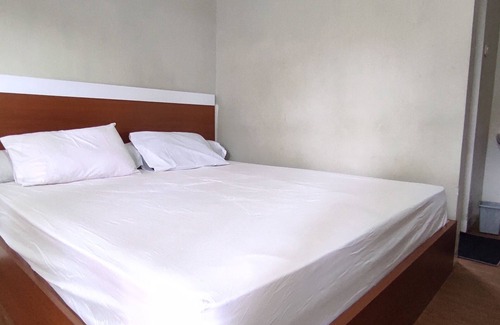 Enrekang Hotel | OYO 93051 Wisma Syariah Buloe Near Lapangan Abubakar Lambogo Batili Enrekang